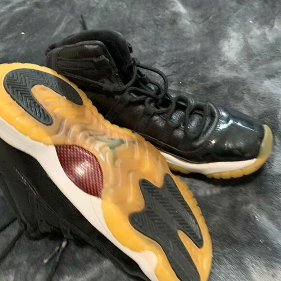 Air Jordan 11 Retro 72-10 - Picture 3 of 4